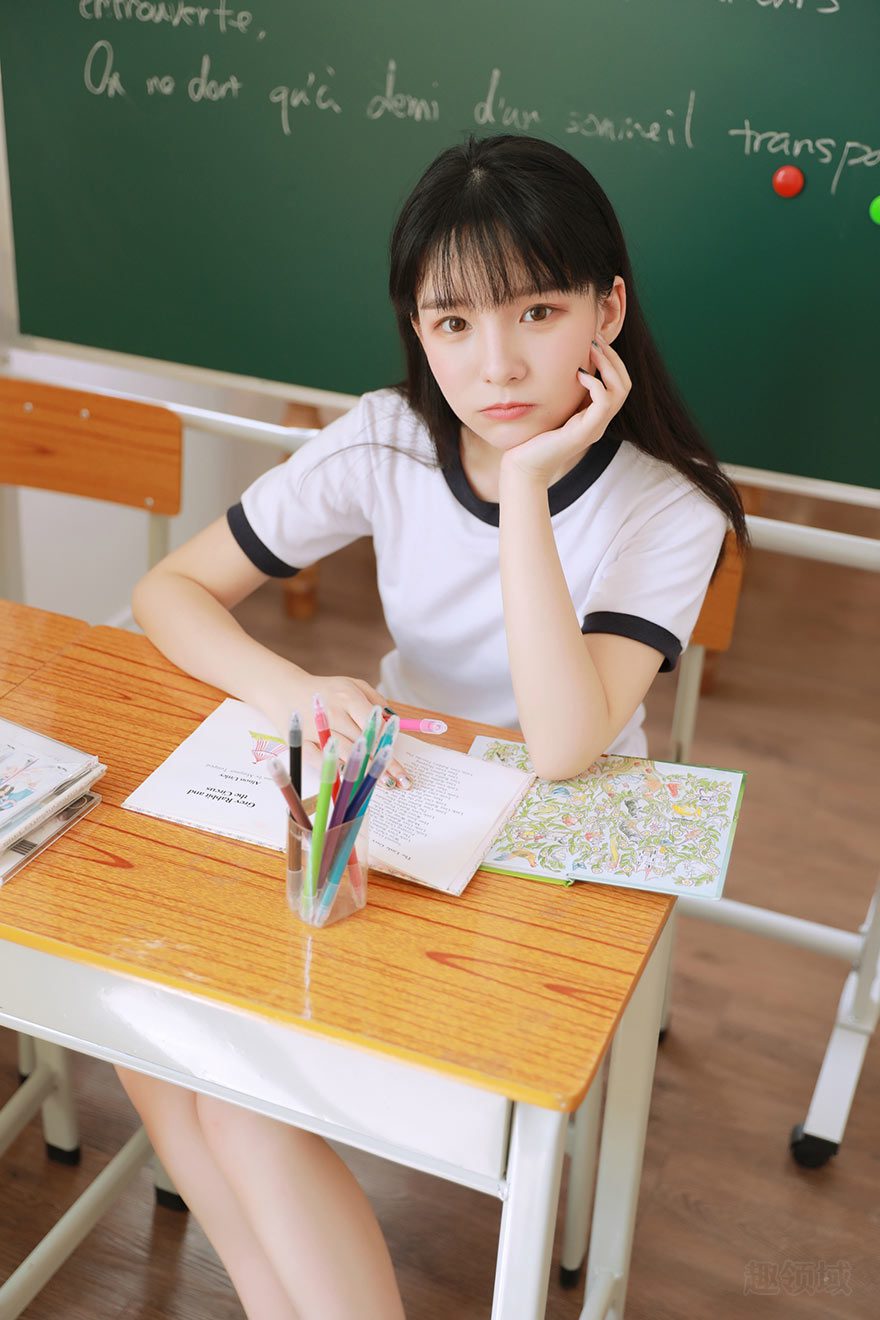 正妹主播 赵小臭 教室篇 18P